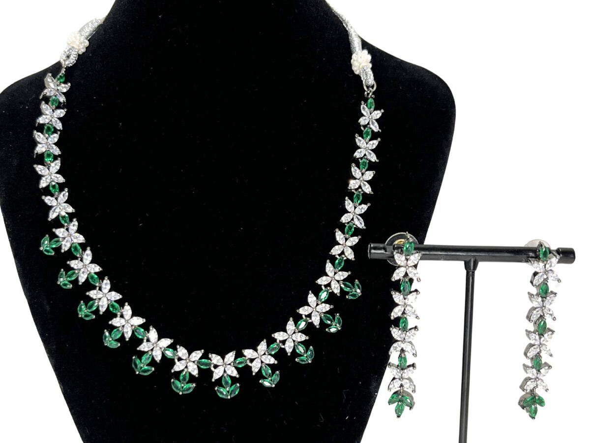 JADE SET Necklace and Earrings